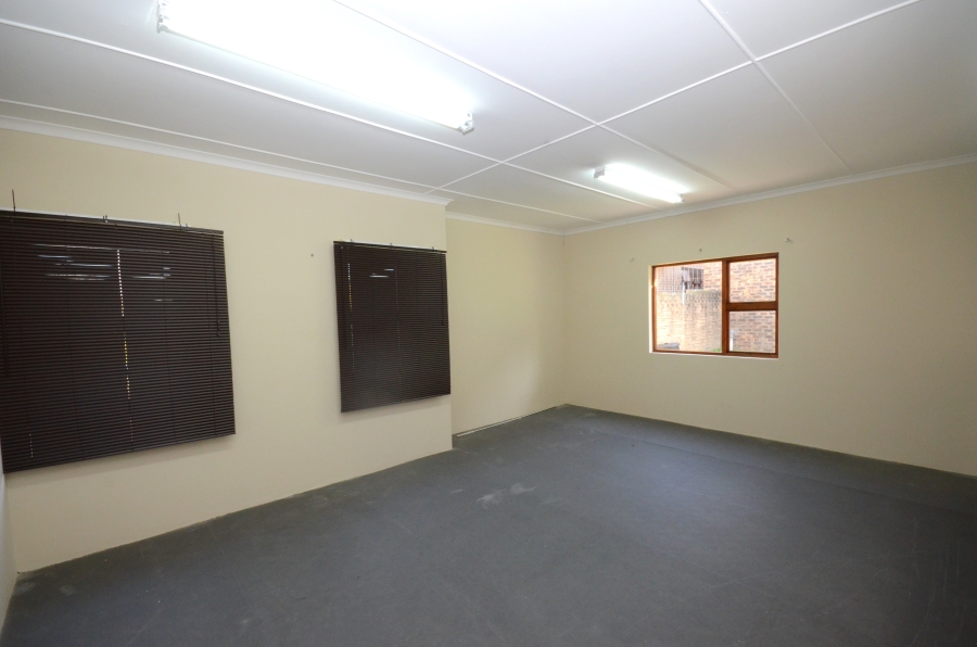 To Let Commercial Property for Rent in Beacon Bay Eastern Cape